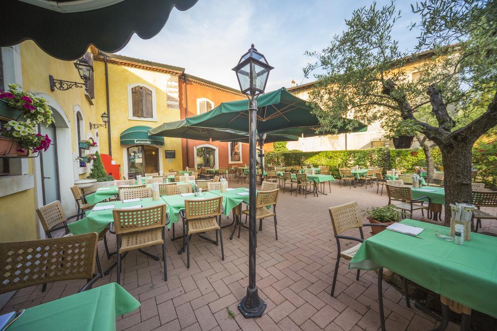 Hotel Antichi Cortili Dossobuono Exterior photo