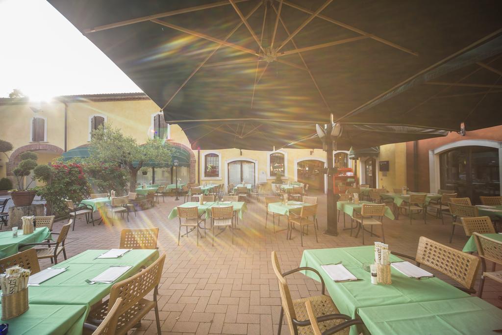 Hotel Antichi Cortili Dossobuono Exterior photo