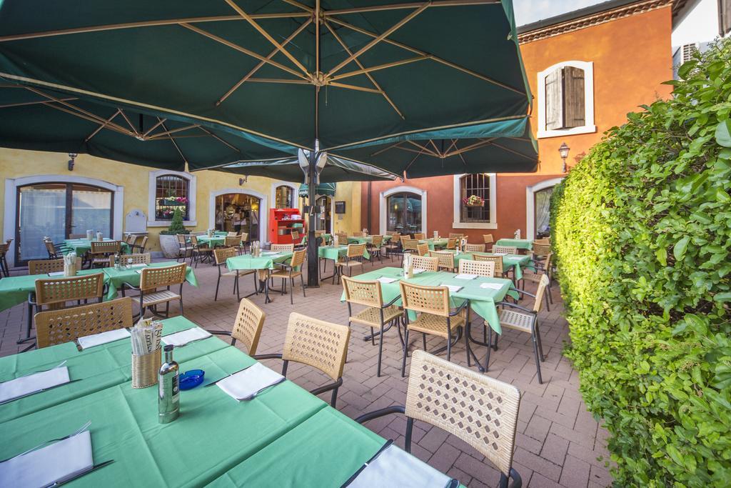 Hotel Antichi Cortili Dossobuono Exterior photo
