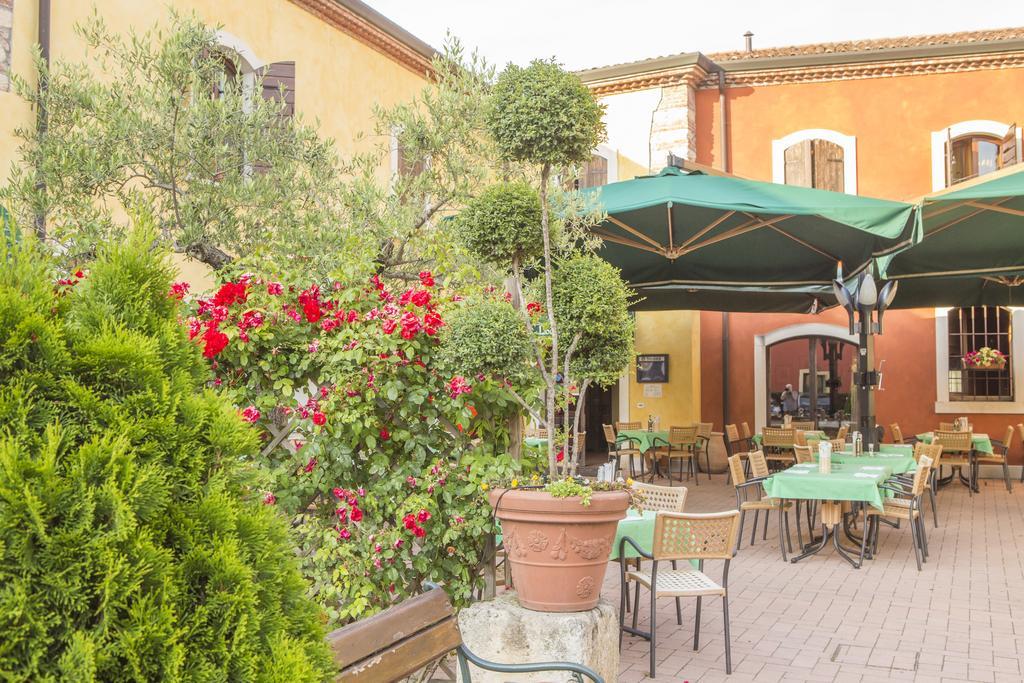 Hotel Antichi Cortili Dossobuono Exterior photo