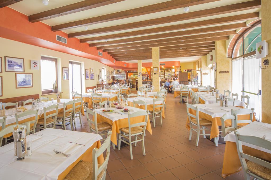 Hotel Antichi Cortili Dossobuono Exterior photo