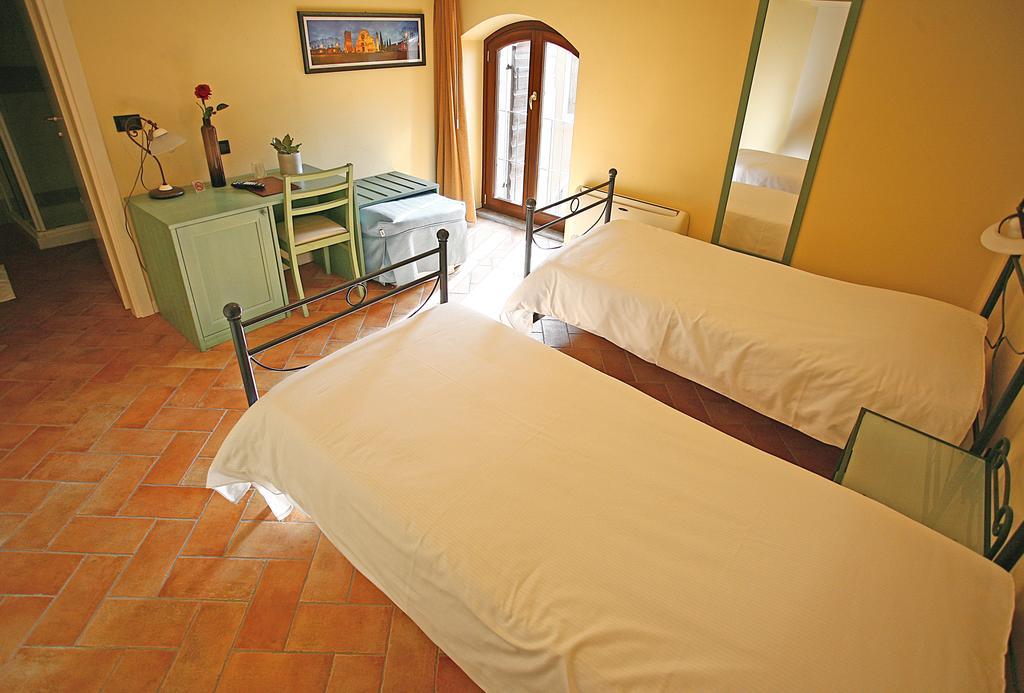 Hotel Antichi Cortili Dossobuono Exterior photo