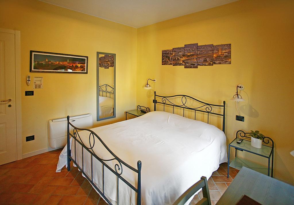 Hotel Antichi Cortili Dossobuono Exterior photo