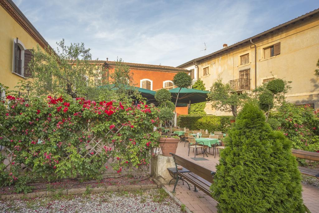 Hotel Antichi Cortili Dossobuono Exterior photo