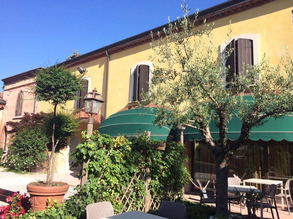 Hotel Antichi Cortili Dossobuono Exterior photo