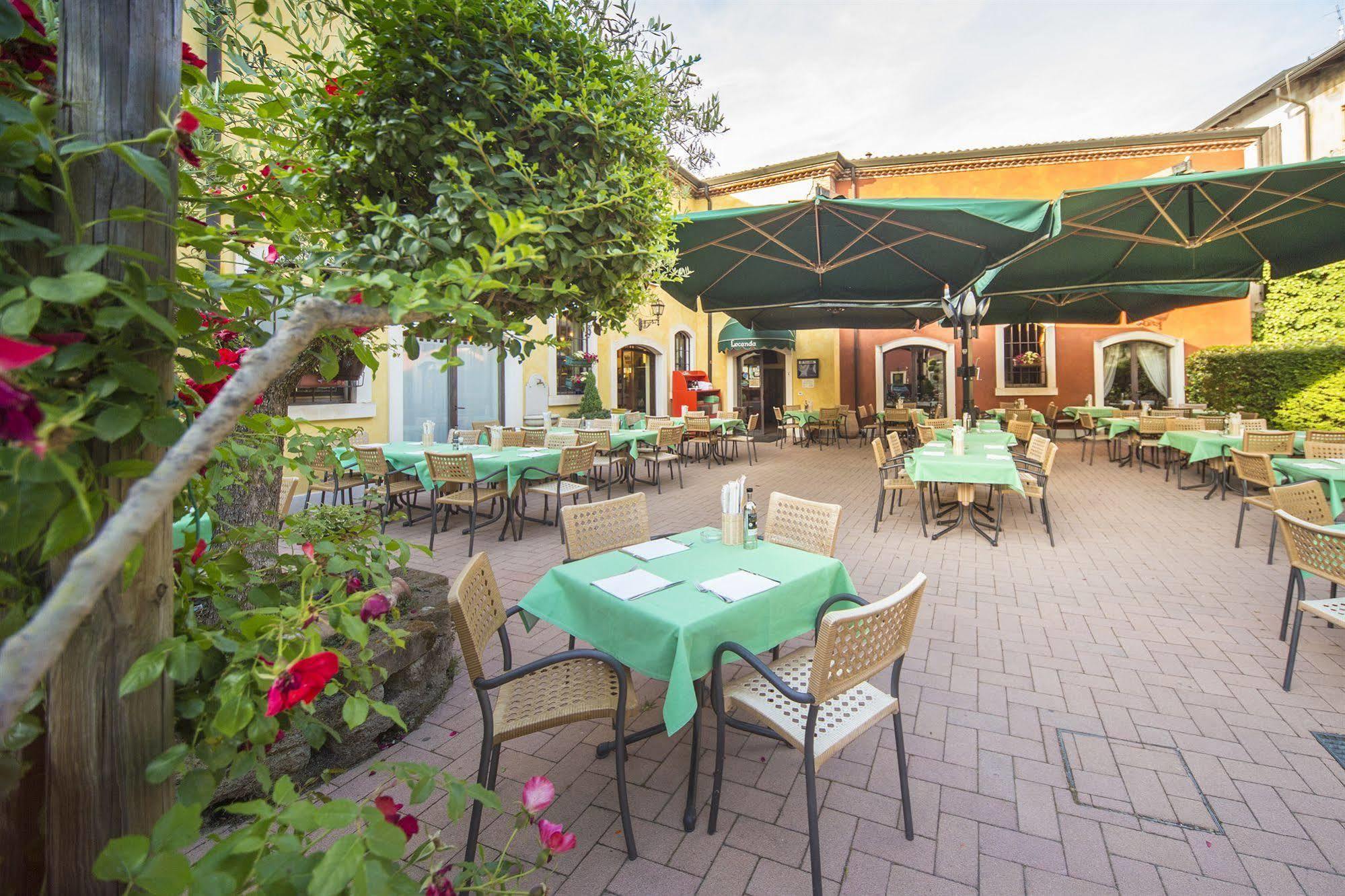 Hotel Antichi Cortili Dossobuono Exterior photo